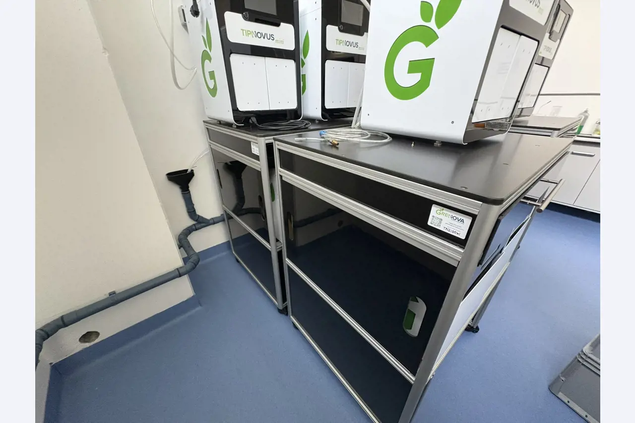 Visokokakovostna laboratorijska in analitska oprema-10