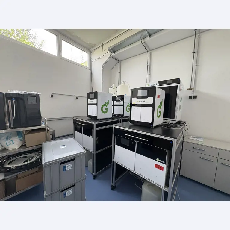 Visokokakovostna laboratorijska in analitska oprema-11