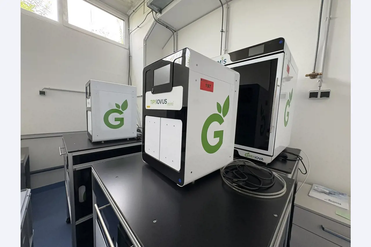 Visokokakovostna laboratorijska in analitska oprema-12