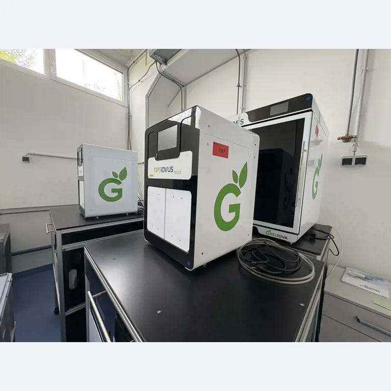 Visokokakovostna laboratorijska in analitska oprema-12