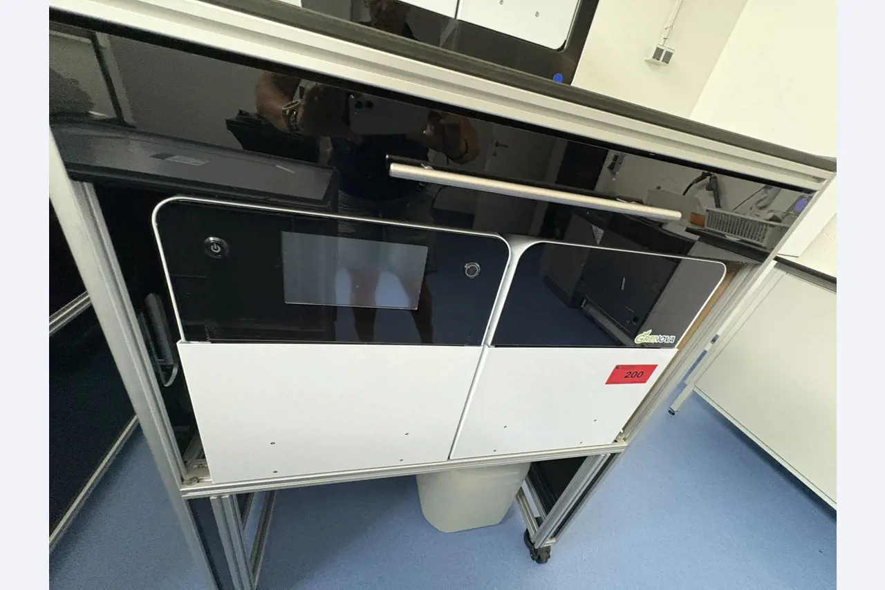 Visokokakovostna laboratorijska in analitska oprema-3