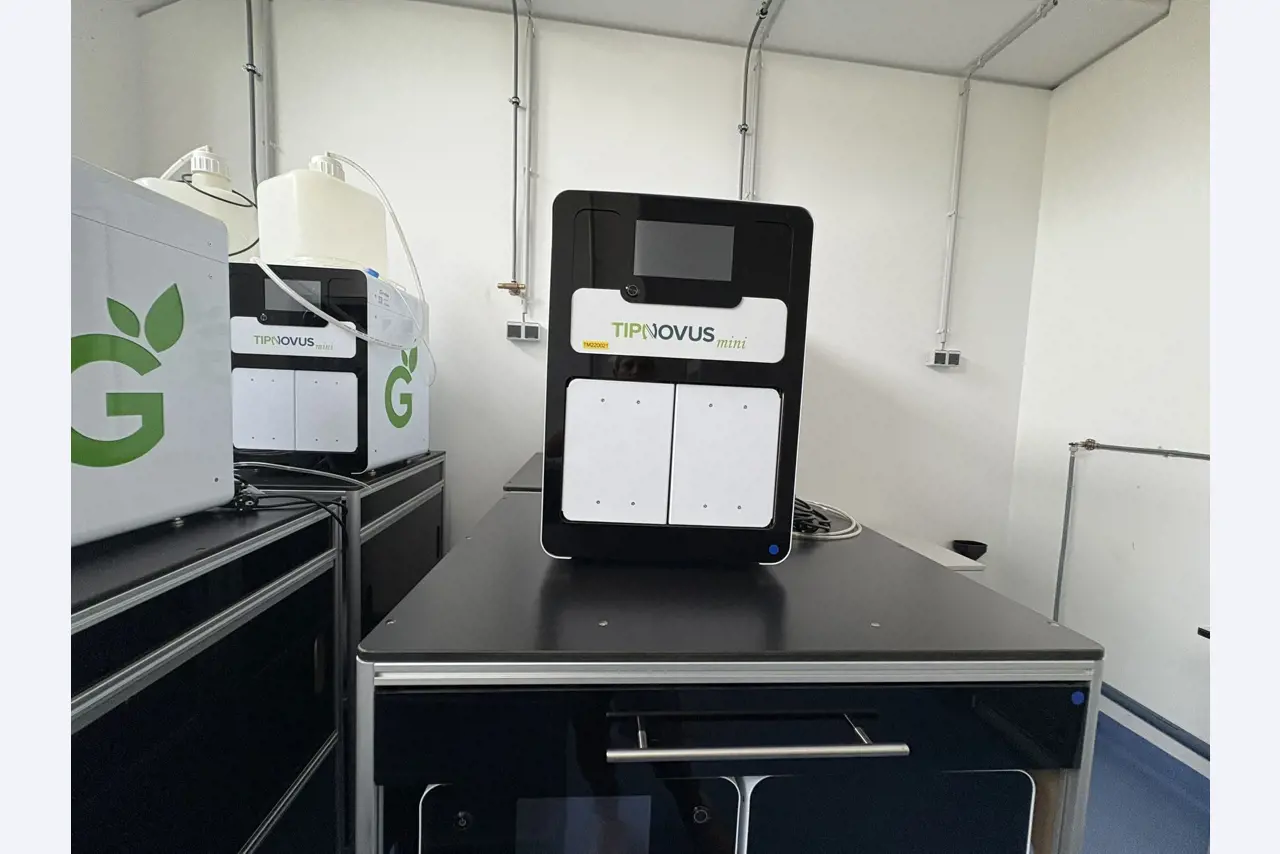 Visokokakovostna laboratorijska in analitska oprema-4