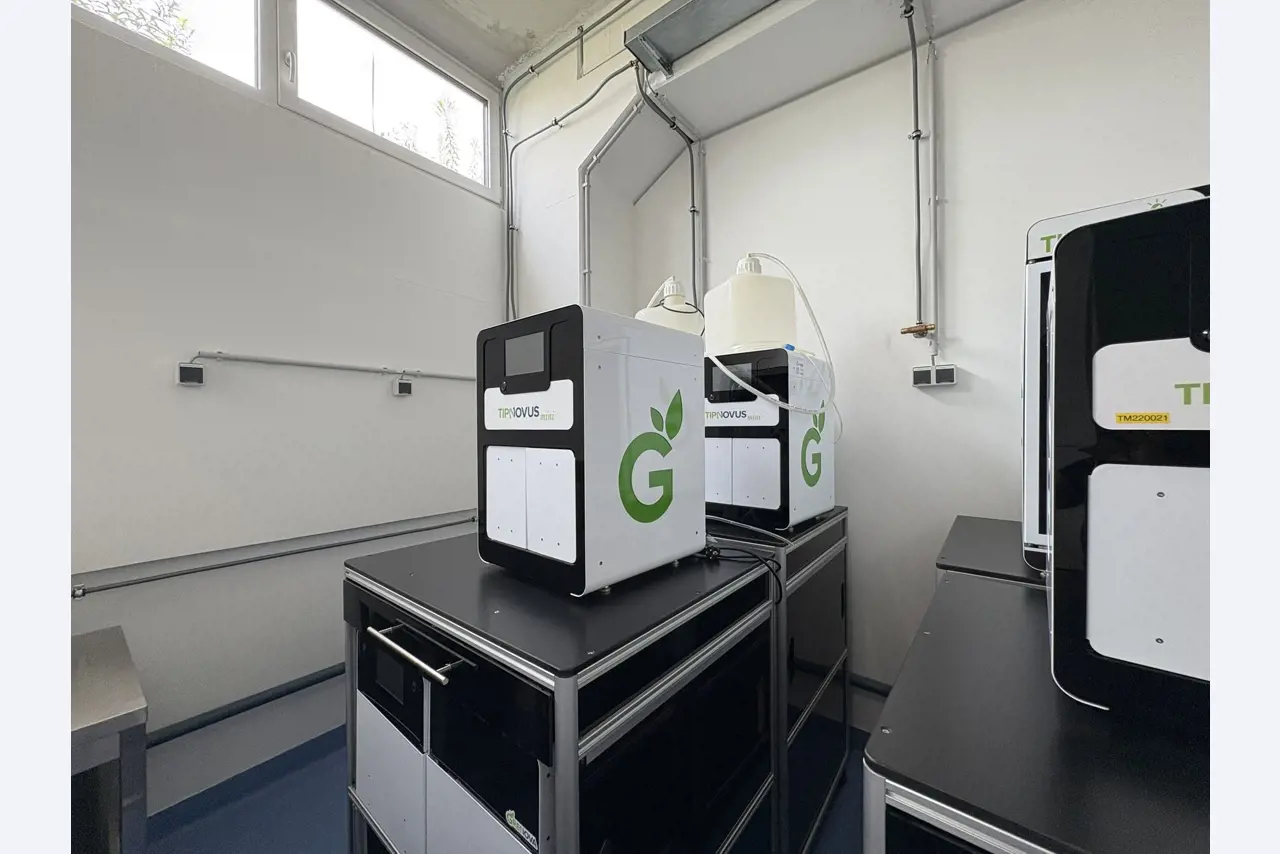 Visokokakovostna laboratorijska in analitska oprema-5