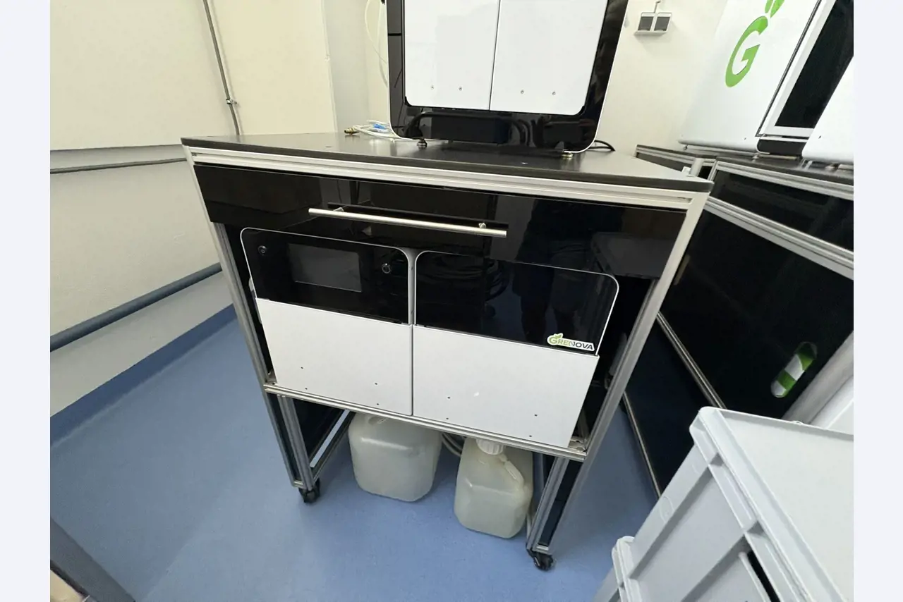 Visokokakovostna laboratorijska in analitska oprema-6