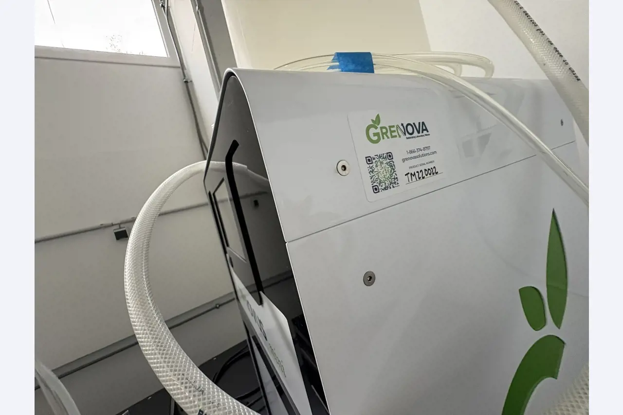 Visokokakovostna laboratorijska in analitska oprema-7