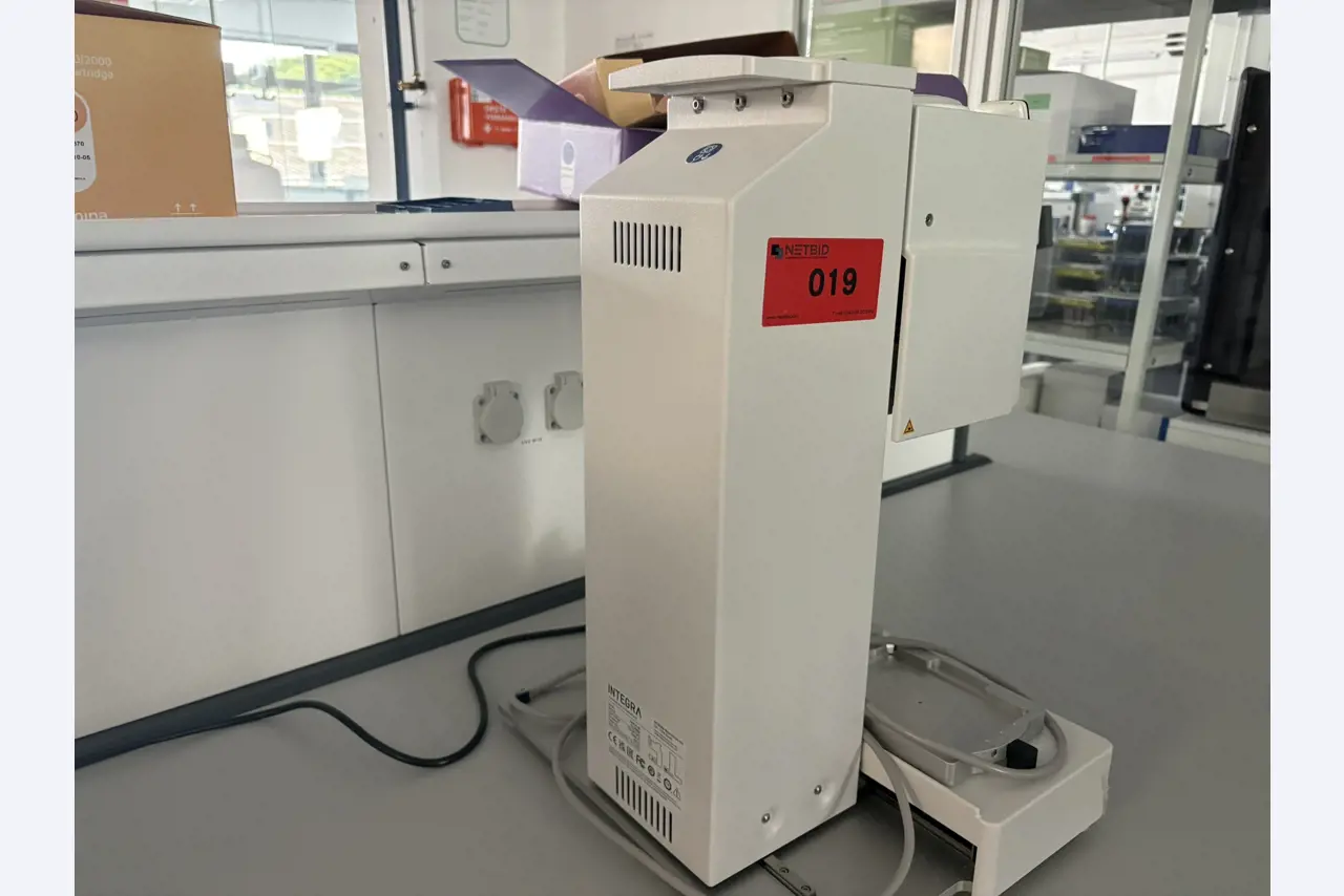 High-quality laboratory and analysis equipment-1