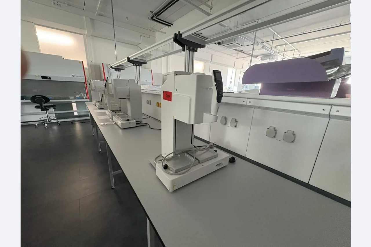 High-quality laboratory and analysis equipment-2