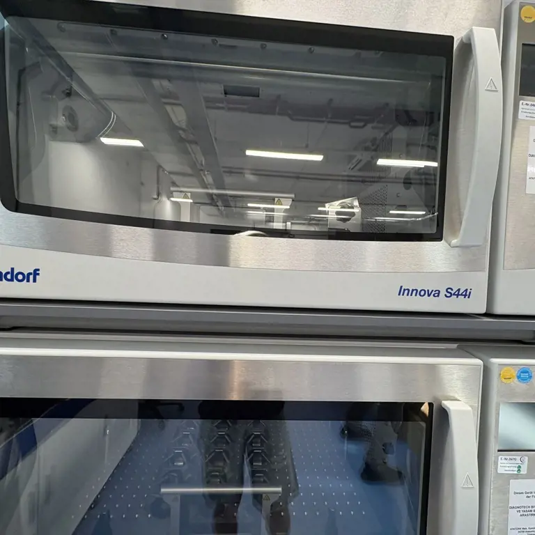 Incubadora com agitação Eppendorf Innova S44i
