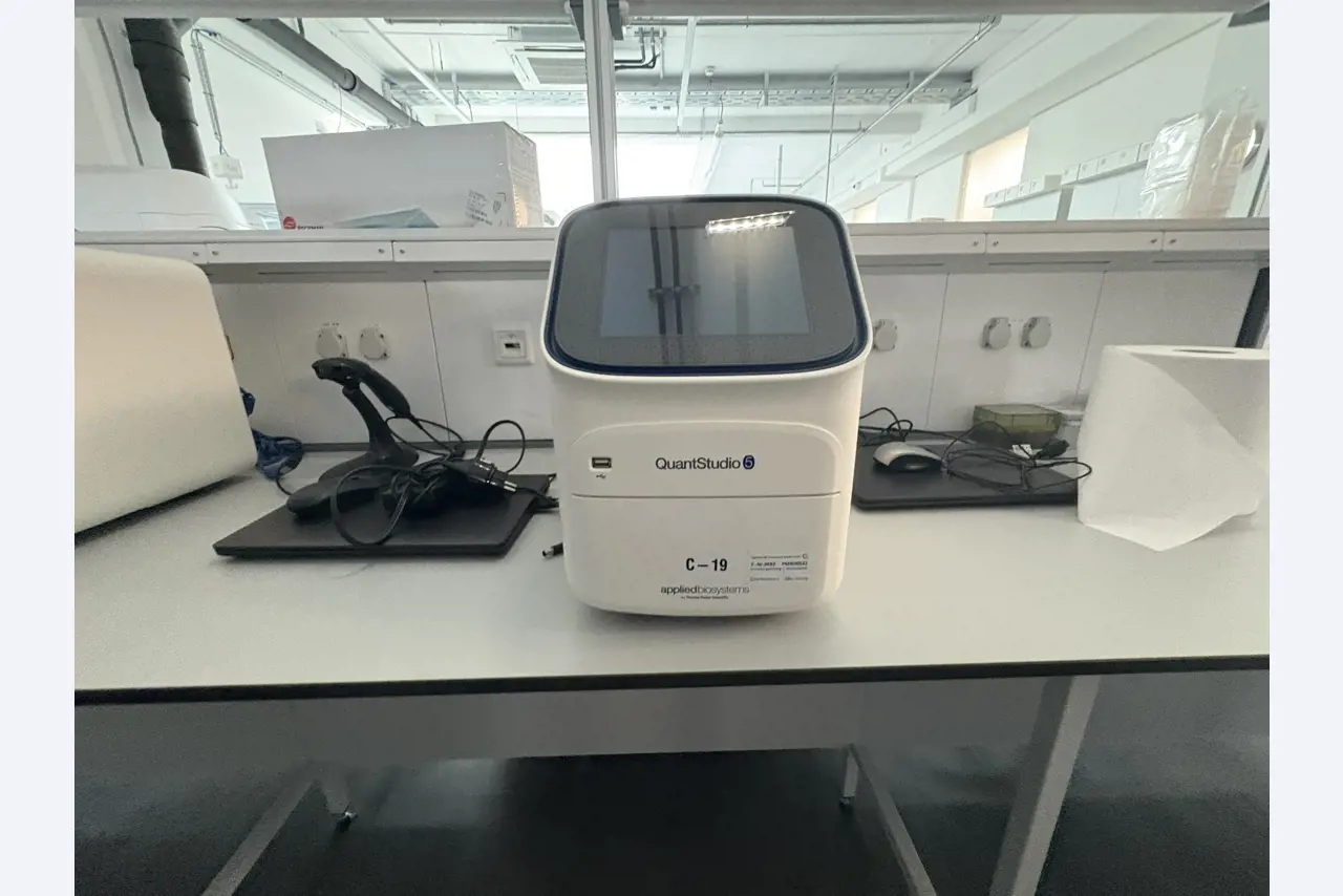 High-quality laboratory and analysis equipment-3