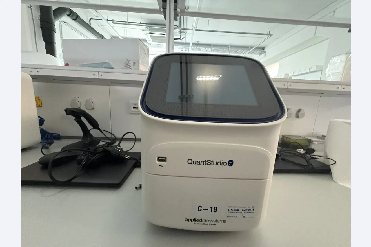 High-quality laboratory and analysis equipment-5