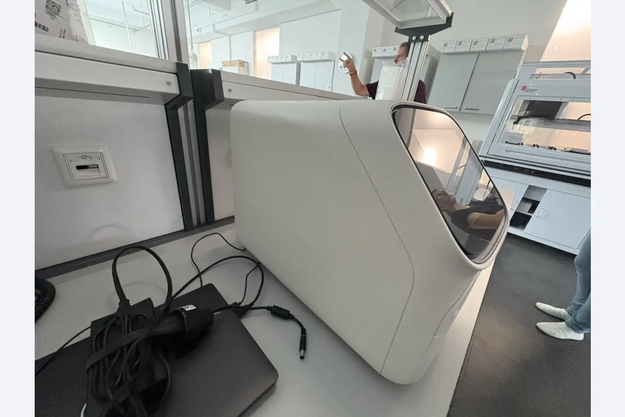 High-quality laboratory and analysis equipment-6