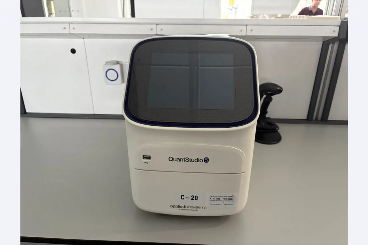 High-quality laboratory and analysis equipment-3