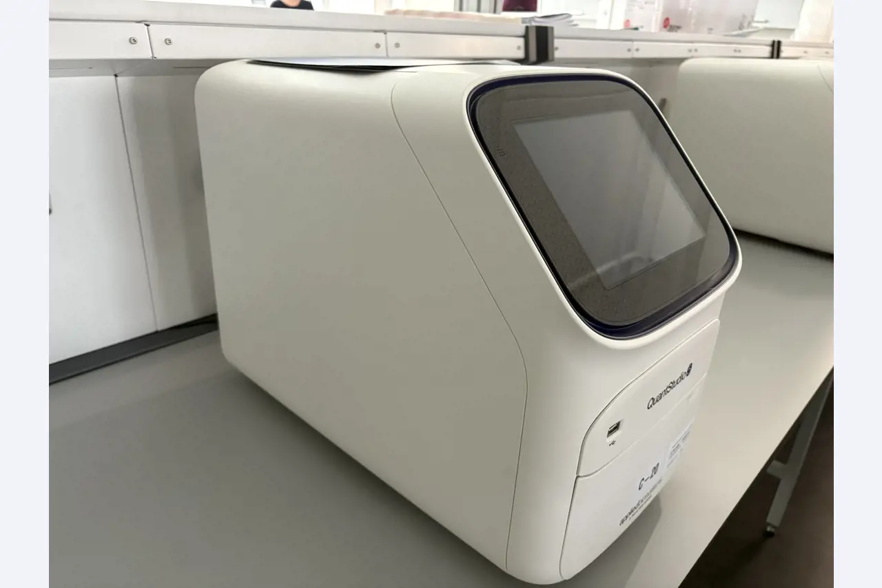 High-quality laboratory and analysis equipment-4