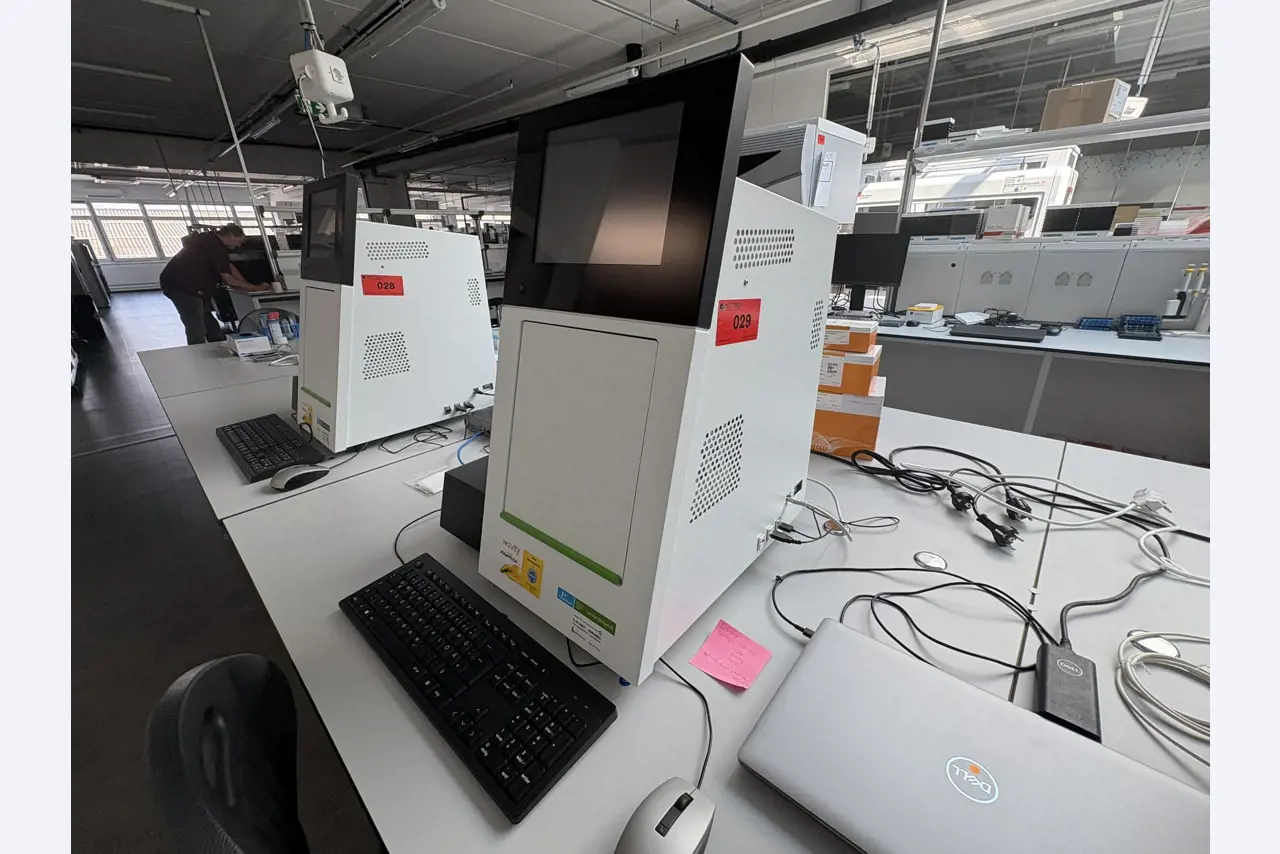 High-quality laboratory and analysis equipment-1