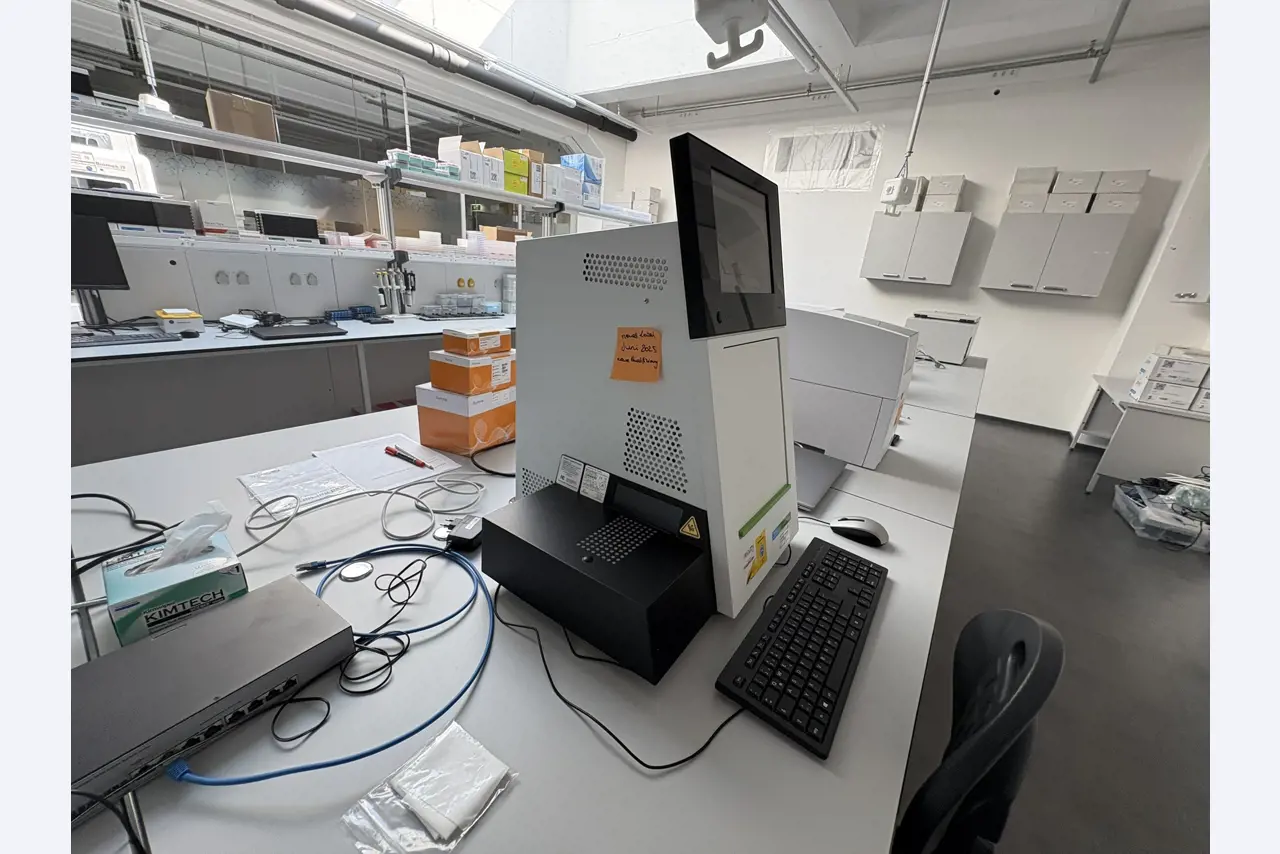High-quality laboratory and analysis equipment-4