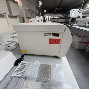 Laboratory centrifuge ThermoFisher Heraeus Megafuge 8