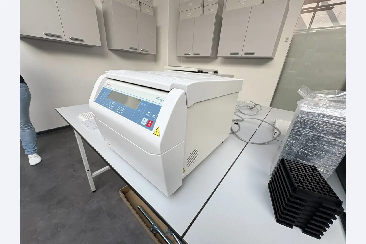 High-quality laboratory and analysis equipment-3