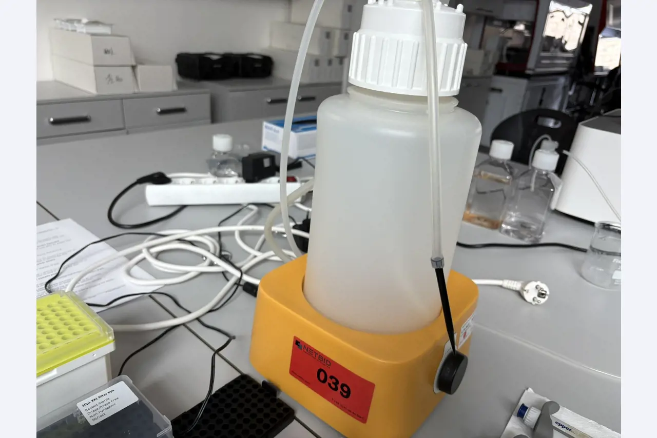 High-quality laboratory and analysis equipment-1