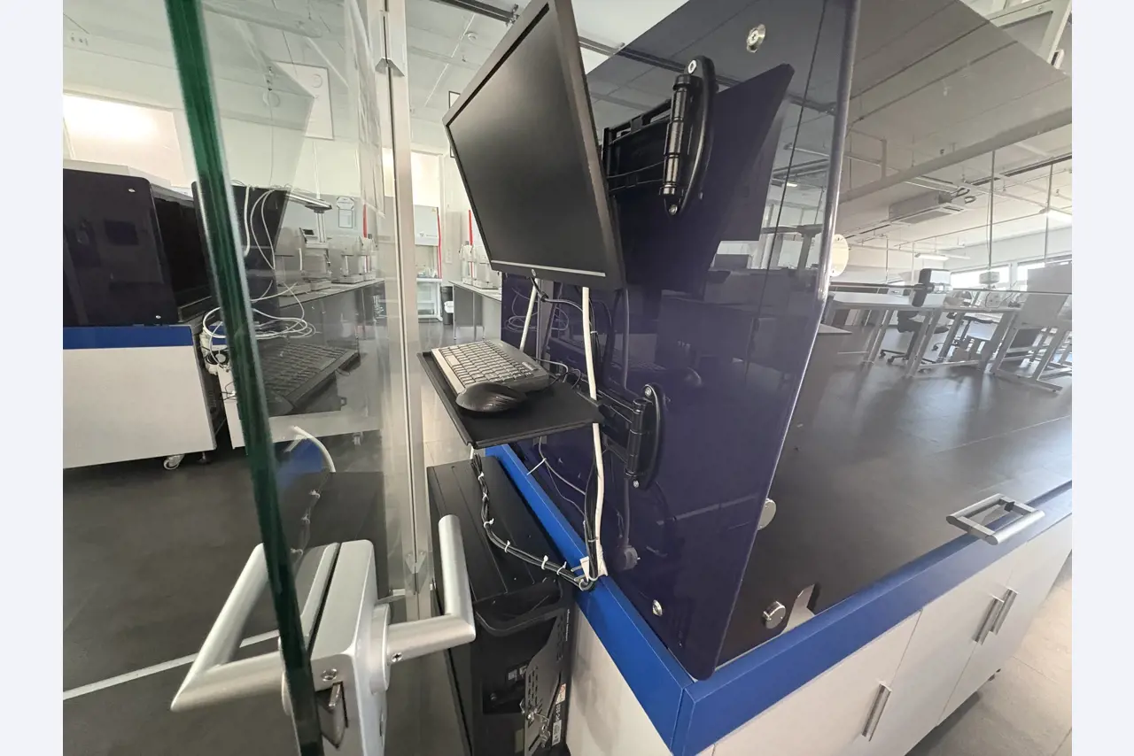 High-quality laboratory and analysis equipment-3