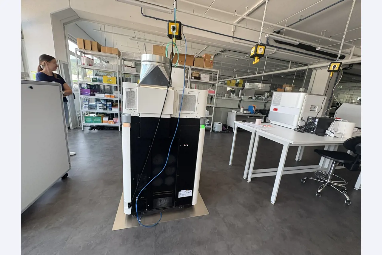 Visokokakovostna laboratorijska in analitska oprema-6
