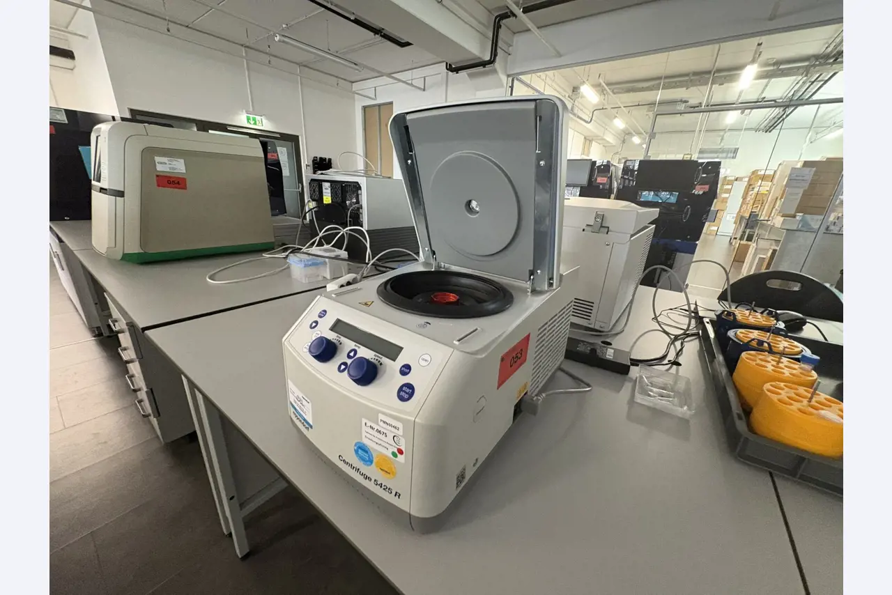 High-quality laboratory and analysis equipment-2