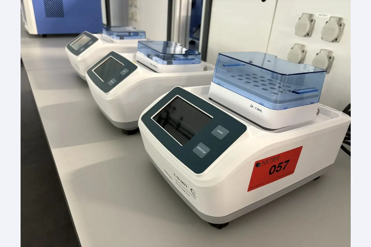 Visokokakovostna laboratorijska in analitska oprema-1