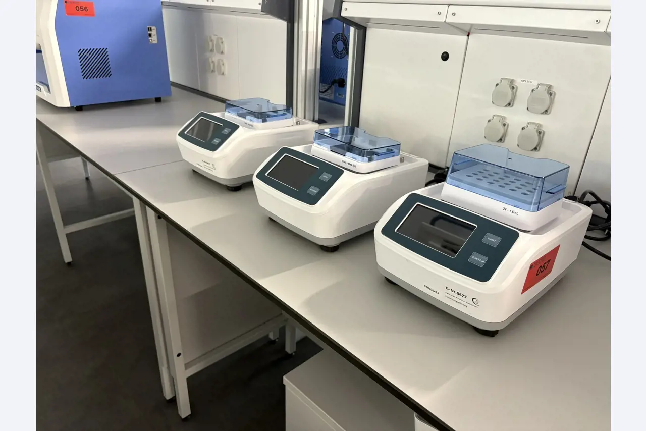 Visokokakovostna laboratorijska in analitska oprema-2
