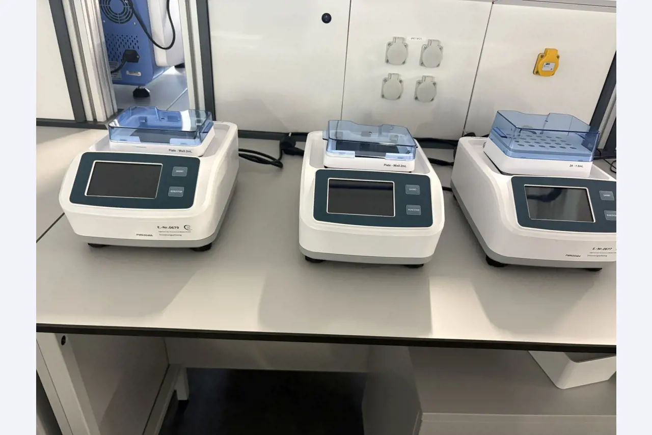 Visokokakovostna laboratorijska in analitska oprema-3