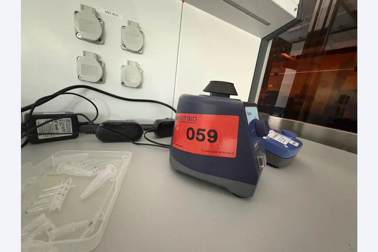 High-quality laboratory and analysis equipment-1