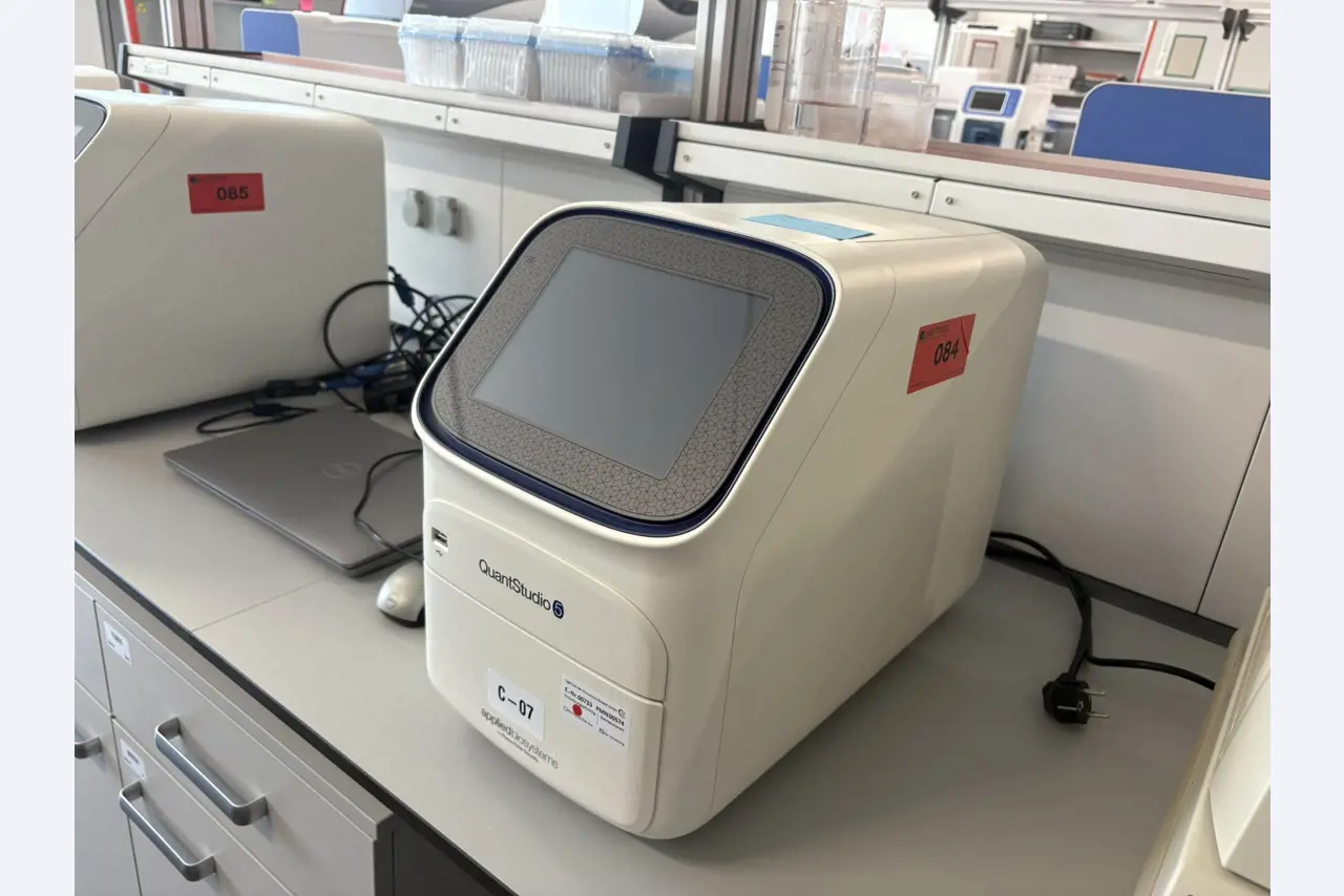 High-quality laboratory and analysis equipment-2