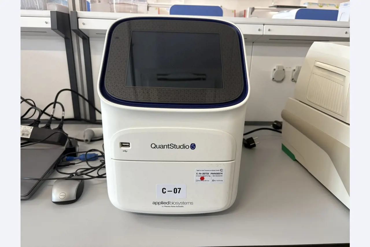 High-quality laboratory and analysis equipment-3