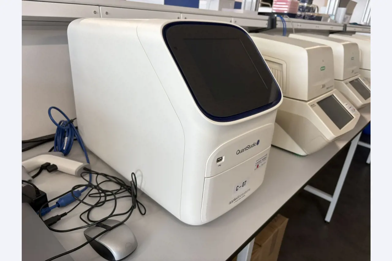 High-quality laboratory and analysis equipment-4