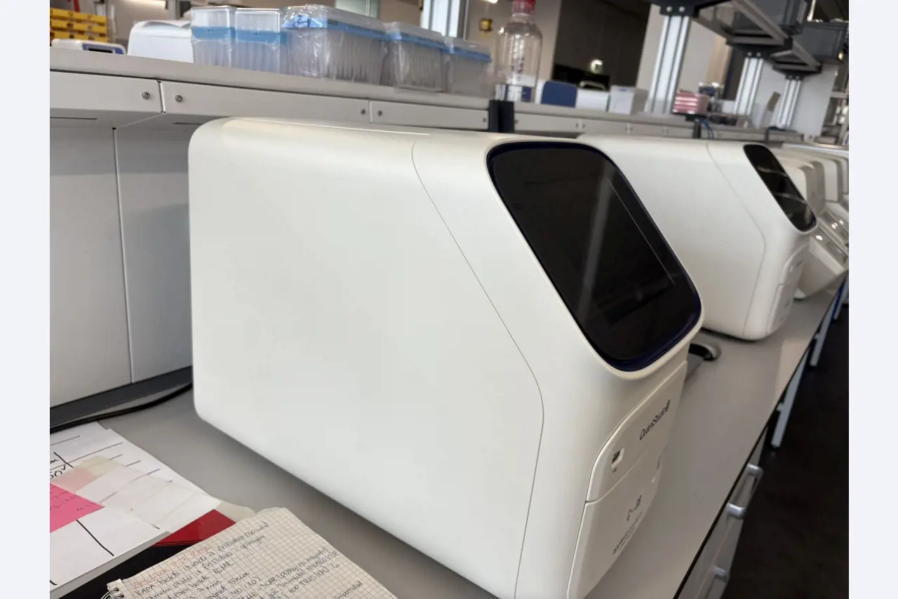 High-quality laboratory and analysis equipment-3