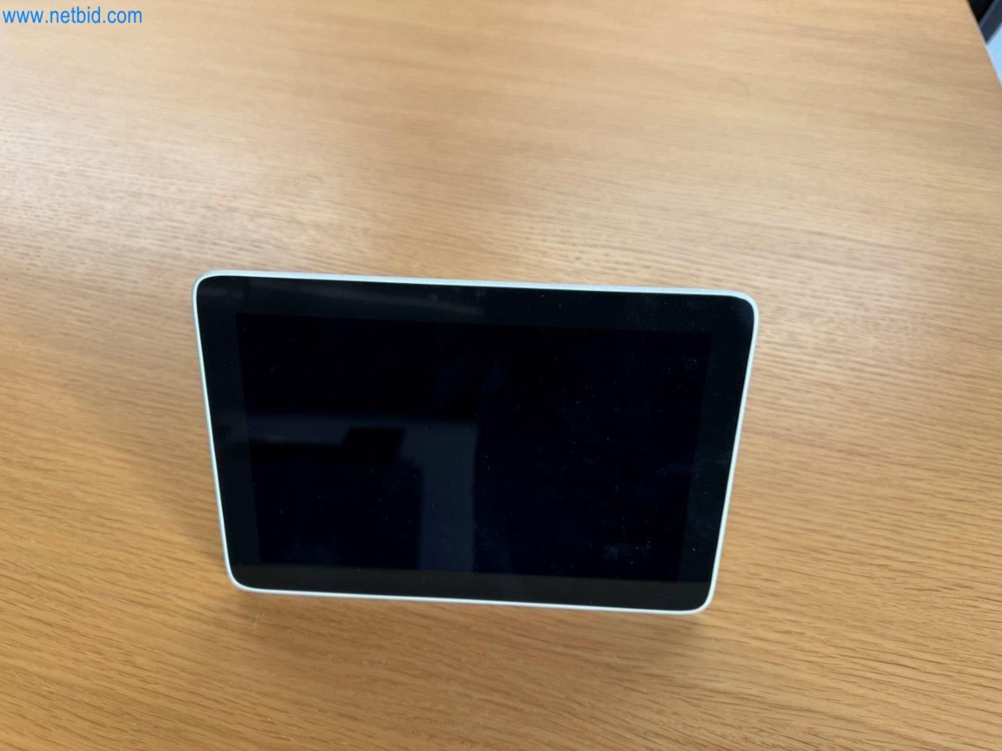 BGA und Warenvorräte wie Konferenztischsystem und Medientechnik -1