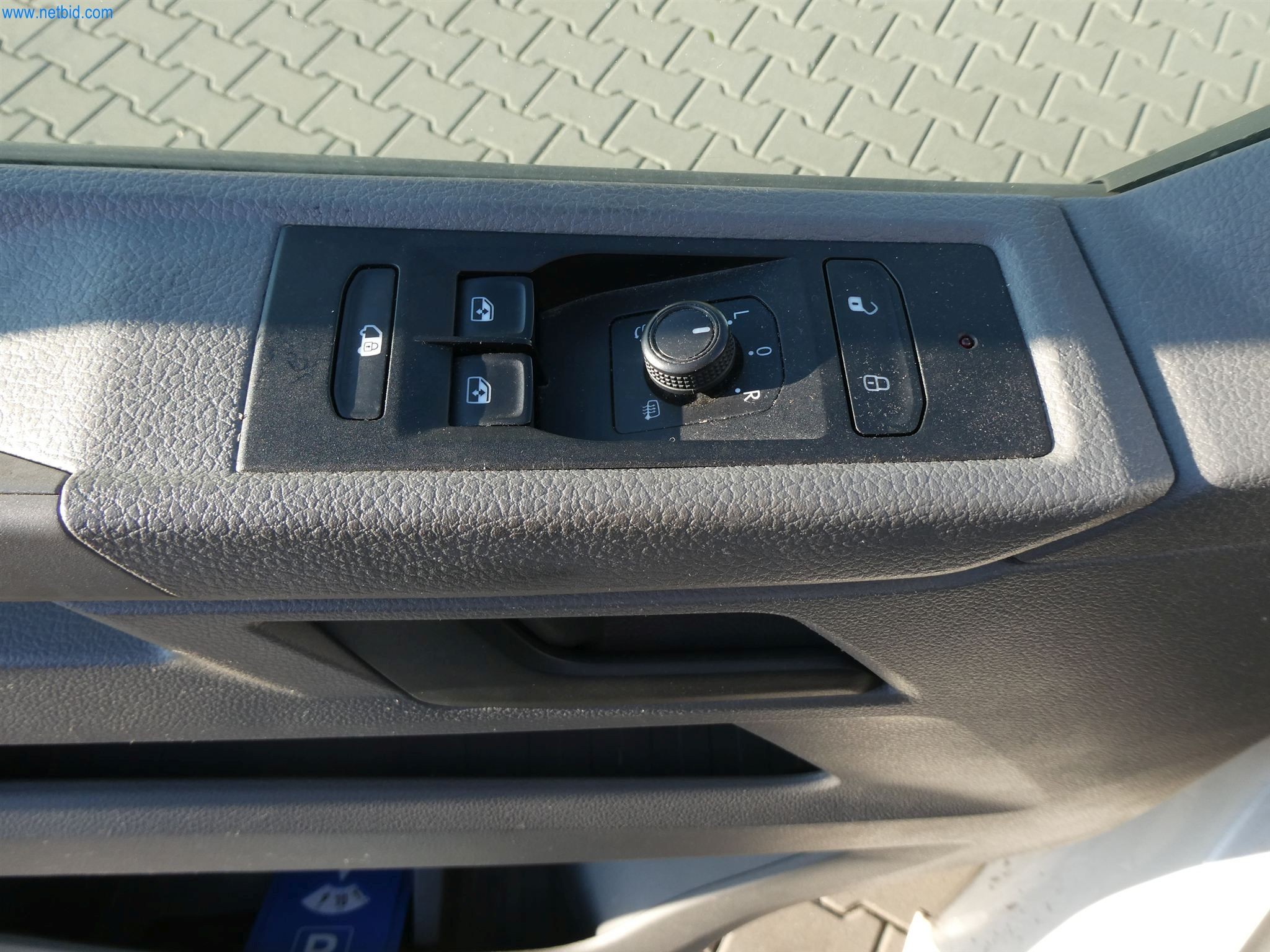 BGA und Warenvorräte wie Konferenztischsystem und Medientechnik -10