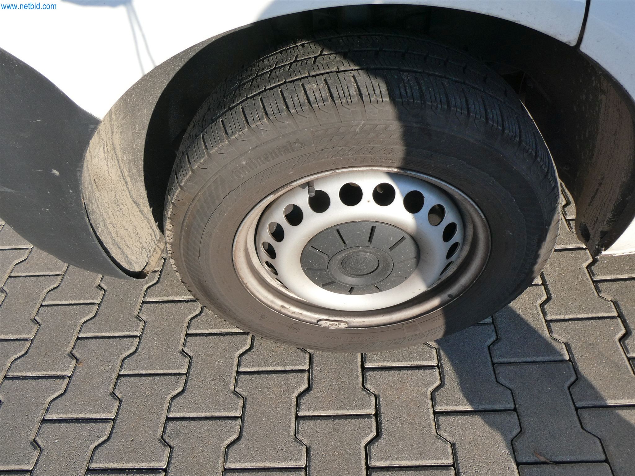 BGA und Warenvorräte wie Konferenztischsystem und Medientechnik -15