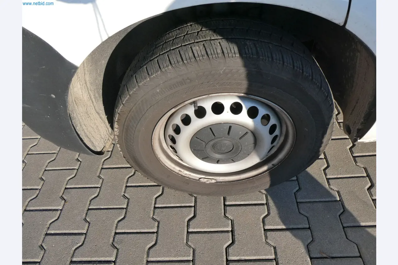 BGA und Warenvorräte wie Konferenztischsystem und Medientechnik -15