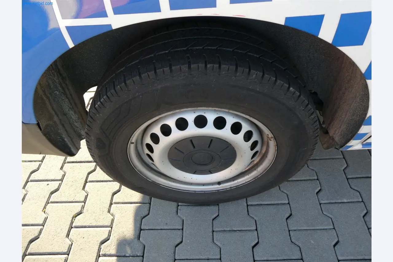 BGA und Warenvorräte wie Konferenztischsystem und Medientechnik -17