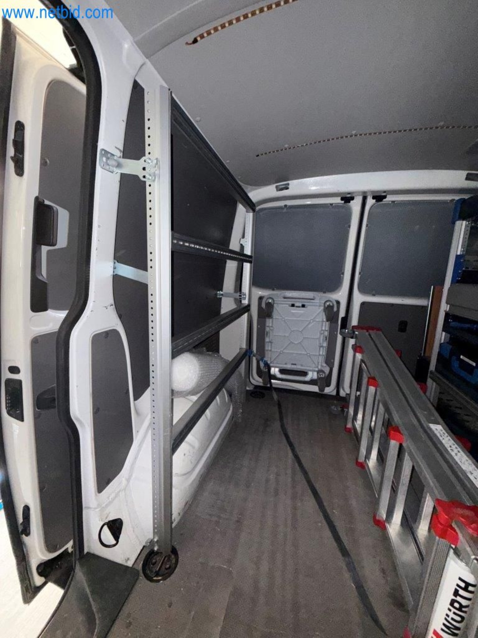 BGA und Warenvorräte wie Konferenztischsystem und Medientechnik -24