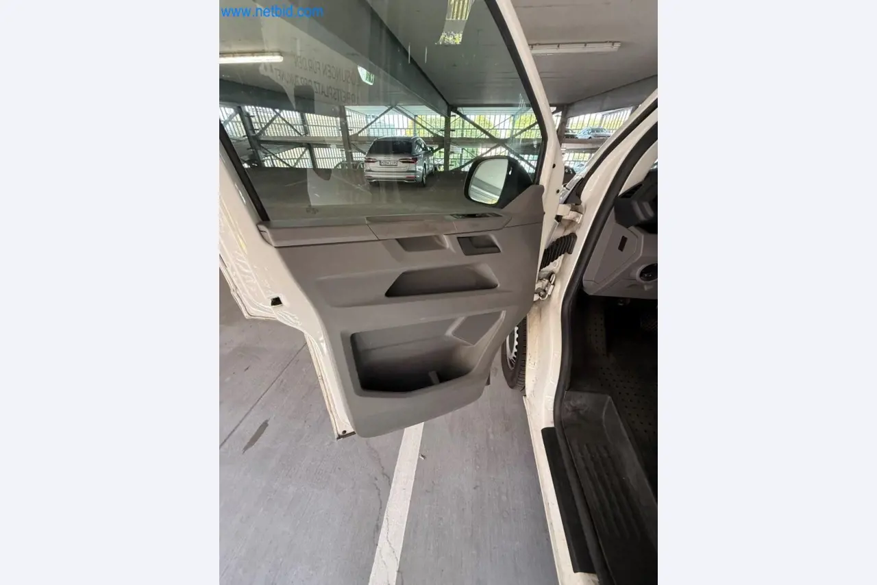 BGA und Warenvorräte wie Konferenztischsystem und Medientechnik -27