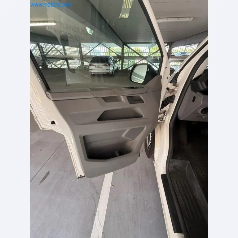 BGA und Warenvorräte wie Konferenztischsystem und Medientechnik -27