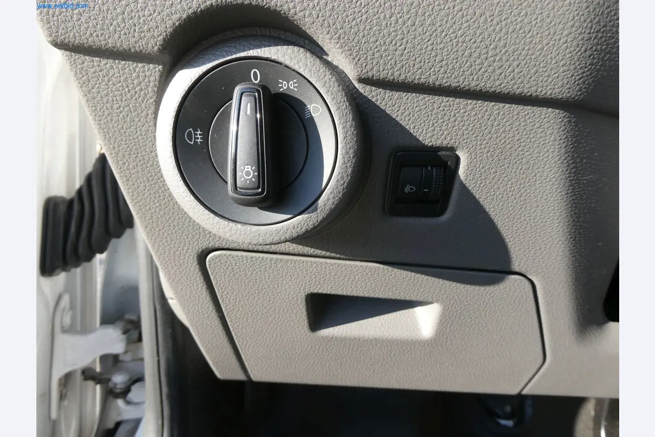 BGA und Warenvorräte wie Konferenztischsystem und Medientechnik -7