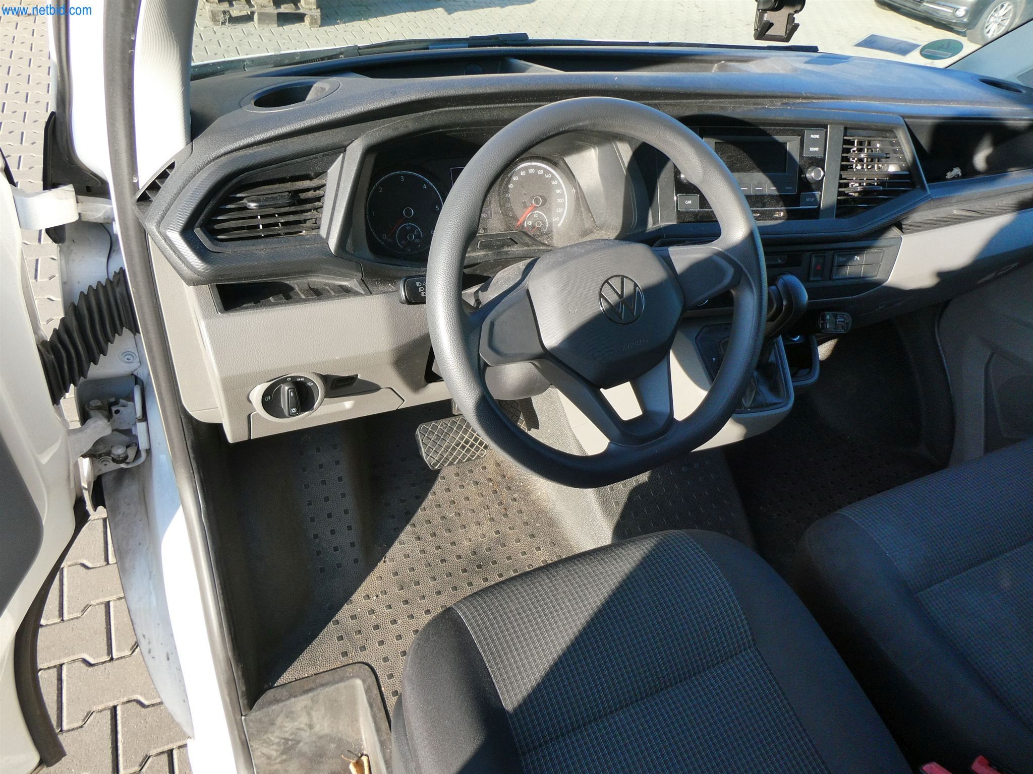 BGA und Warenvorräte wie Konferenztischsystem und Medientechnik -9