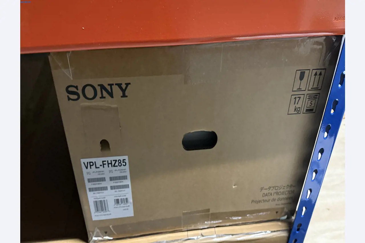 BGA und Warenvorräte wie Konferenzsystem und Medientechnik -1