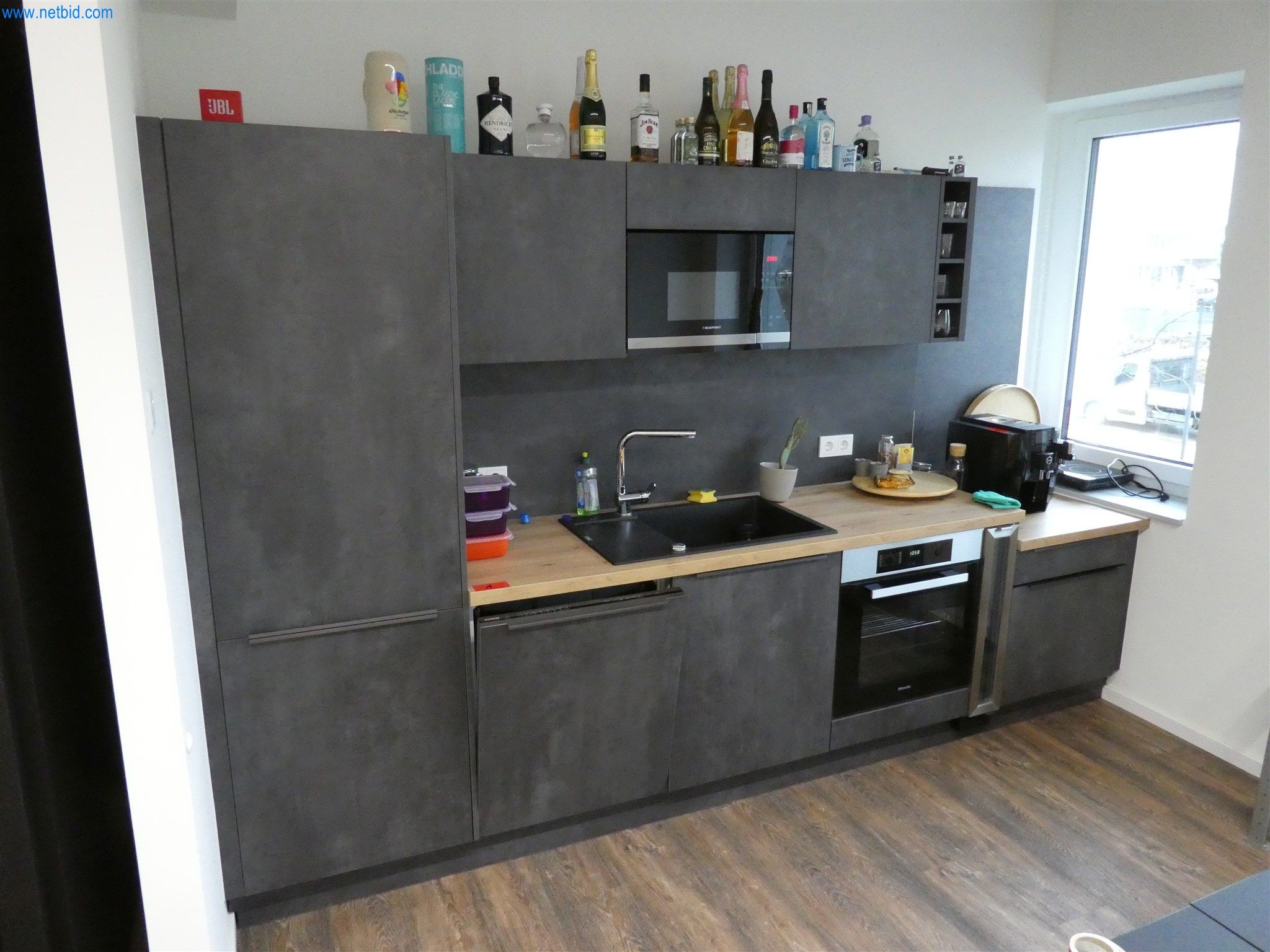 BGA und Warenvorräte wie Konferenztischsystem und Medientechnik -1