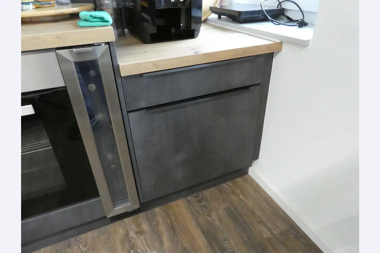 Matériel d'exploitation et de bureau-9