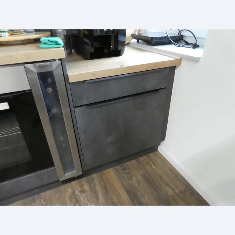 Matériel d'exploitation et de bureau-9