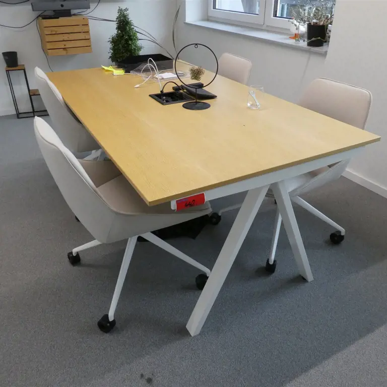 Mesa de reuniones bene