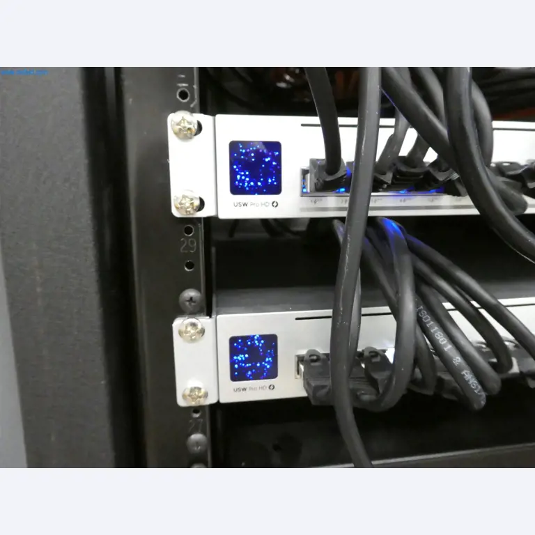 BGA und Warenvorräte wie Konferenztischsystem und Medientechnik -13