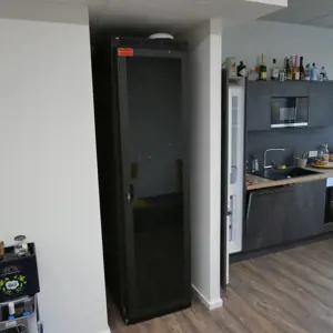 19"-Netzwerkschrank (Zuschlag unter Vorbehalt)